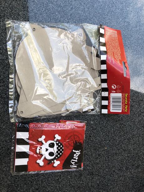 Pozvanky 6 kusu pirati a girlanda,