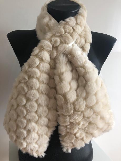 Kremovy - bily plyšový sal, h&m