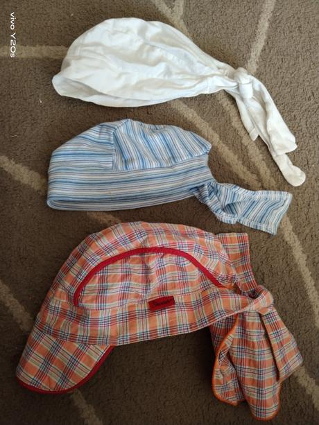 2 oboustranné kloboučky, 80