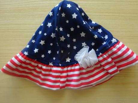 Komplet - body se sukýnkou a kloboučkem, vel. 6m, 68