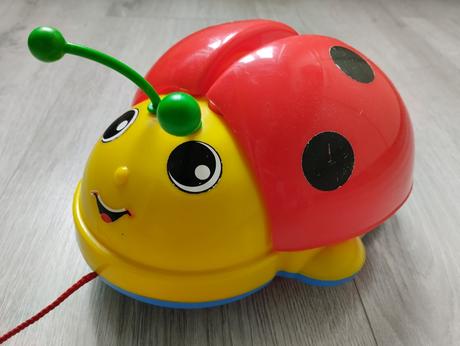 Beruška tahací hračka, 