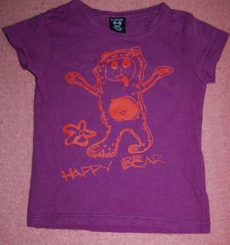 Fialové tričko s příšerou, 104
