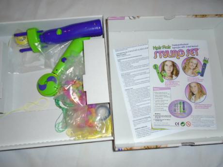 Na vlasy lokny korálky provázky,