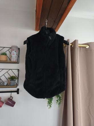 Černá chlupatá vesta 170/xs-s, takko,170