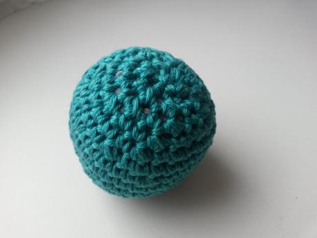 Háčkovaný míček 6,5 cm,