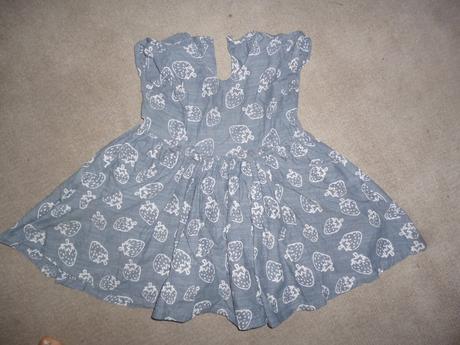 Dívčí šaty s jahůdkami, na 4-5 let, 110