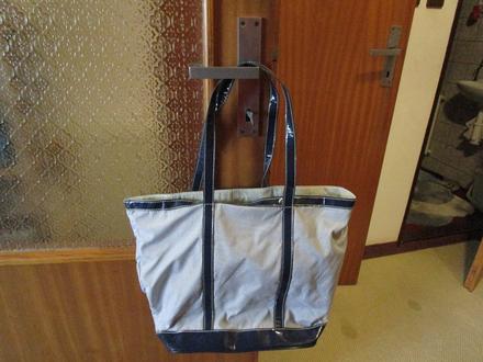 Pěkná lehká taška přes rameno, prostorná,