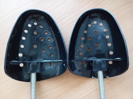 Napínáky do bot, 32