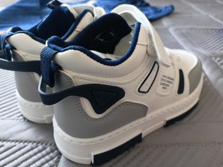 2x nové džíny s tenisky, 128/134, 128 / 134