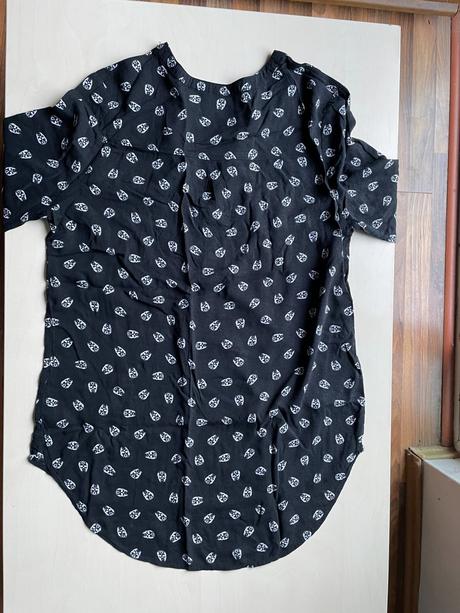 Košile s lebkou, vel není uvedena cca s-m, měřte, m