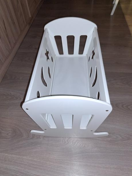 Dřevěná kolébka pro panenku, 