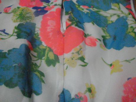 Kytkaté tylové šaty vel. 4, 104