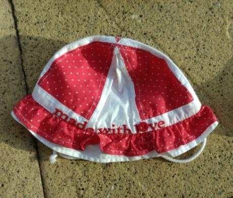 Klobouček / klobouček bílo - červený, obvod 46cm, 74