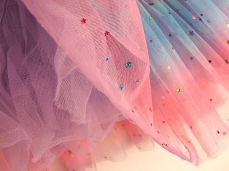 R140 tylová sukně s hvězdičkami vel. 4-5 let, 110