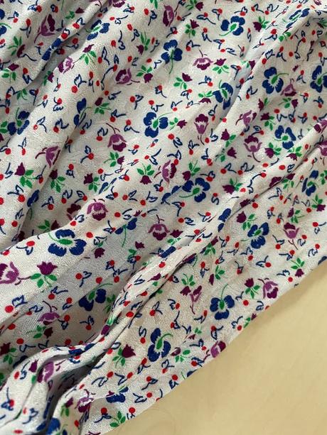 Šaty s drobnými kvítky, vel neuvedena, dcera měla, 134