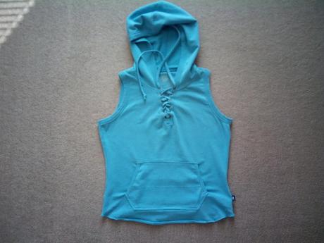 Tyrkysová sportovní vesta, 152