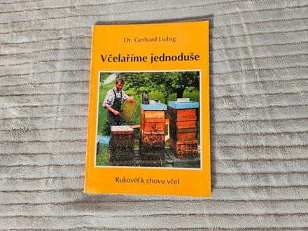 Včelaříme jednoduše liebig kniha knížka,