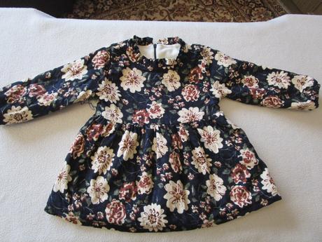 Pěkné, i jako slavnostní teplejší šatečky,dl. ruk., 80