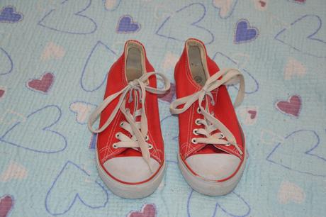 Červené plátěnky, tenisky, 32