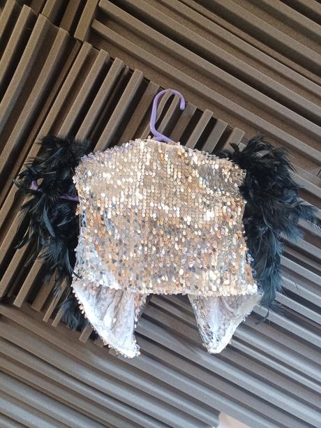 Třpytivé bolerko s flitry a peřím, karneval,