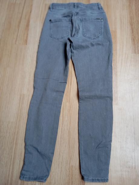 Džíny, 34