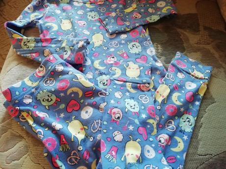 Hezké kvalitní pyžamko carters cca 3-4 roky-pěkný, carter's,98