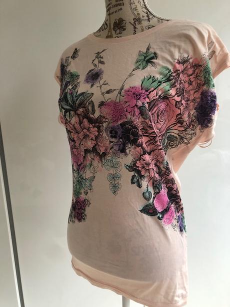 Kvetovane tricko s efektnim vystrihem na zadech xs, mango,xs