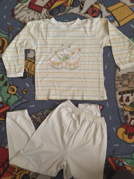 Světle žluté pyžamo, 122