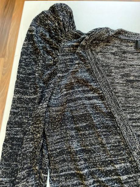 Delší propínací svetřík se stříbrnou nití, vel m i, f&f,m