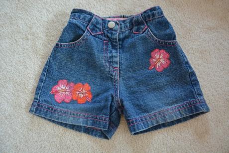 Kraťasy, tříčtvrťáky a sukýnka, next,86