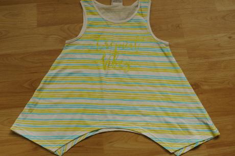 Volny top se zlutymi a zelenymi prouzky vel.134/14, 134