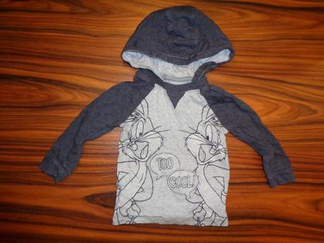 Pěkné šedé tričko nebo slabší mikina se zajíčky, george,74