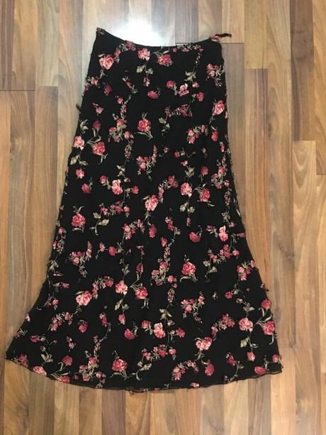 Maxisukně s našitými karafiáty, vel s/m, infinite, 38