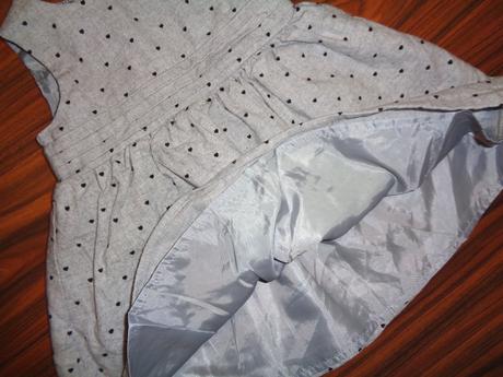 Šedé teplejší šaty se srdíčkama, young dimension,80