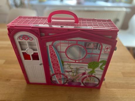 Barbie domeček & kufřík,