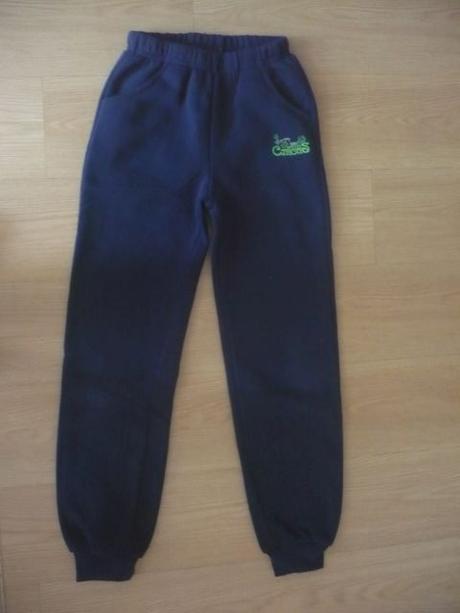 Tepláky s výšivkou, 146