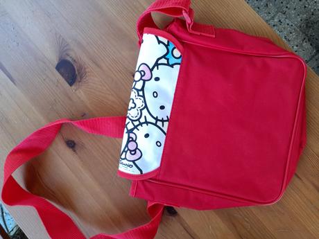 Kabela hello kitty na pomalování krásná,