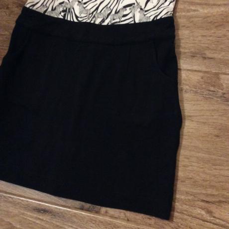 Pouzdrové šaty se zebrami, s