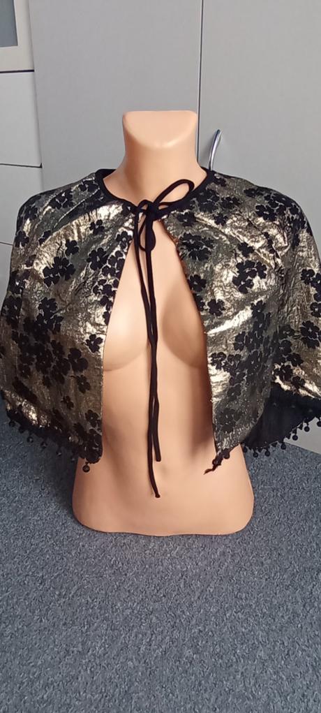 Plášť černo - zlatý,