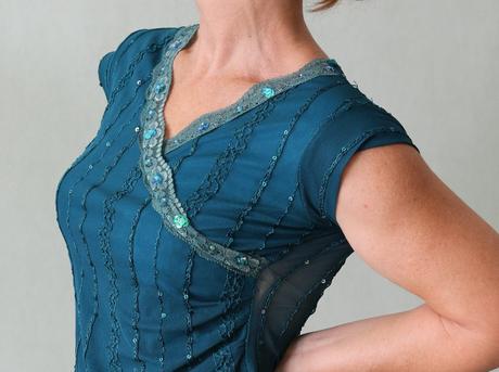 Společenský krajkový top s flitry vel. s, s