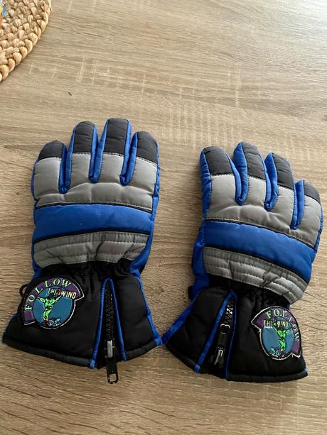 Zimní rukavice, 146