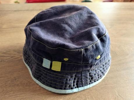 Bavlněný klobouček oboustranný, obvod 53 cm, 98