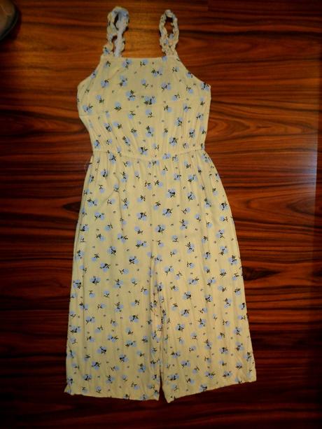 Nádherný žlutý letní overal s modrými květy, new look,146