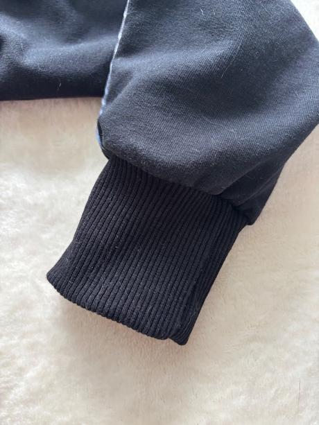 K9/ mikina černá - v.128/134 zn. moncler, 128