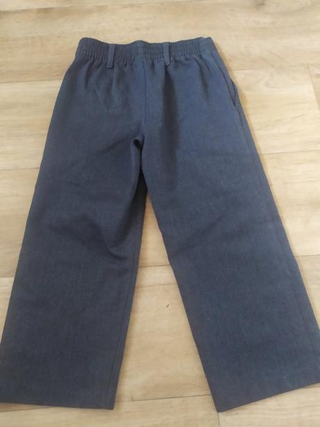 Společenské kalhoty, 104