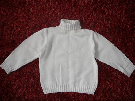 Bílý rolákový svetr, 116
