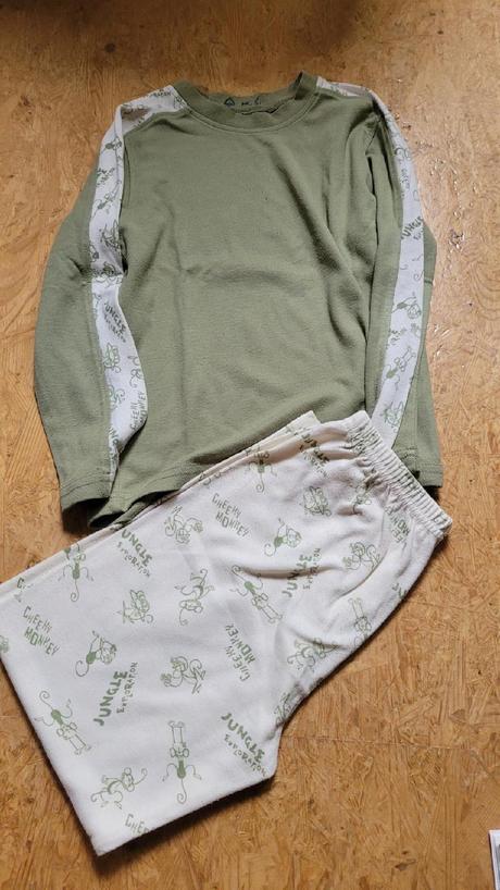 Pyžamo a tepláky, 104–116