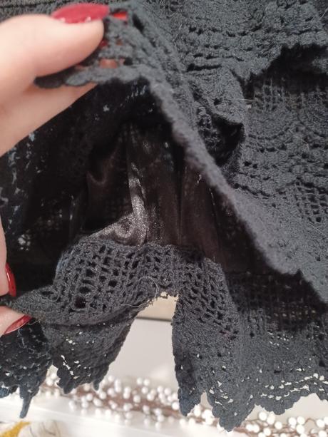 Šortky s krajkou, 152