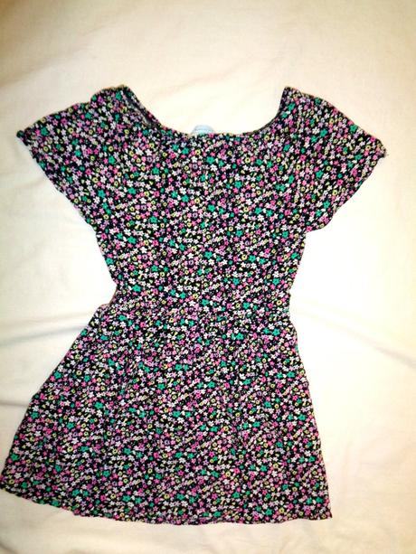 Krásné šaty s barevnými kytičkami, primark,140