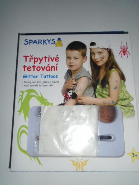 Třpytivé tetování,